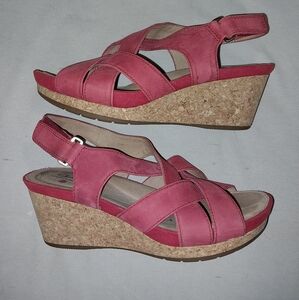 Clarks Un Capri Step Wedge Sandals- Red Nubuck Size 8.5
